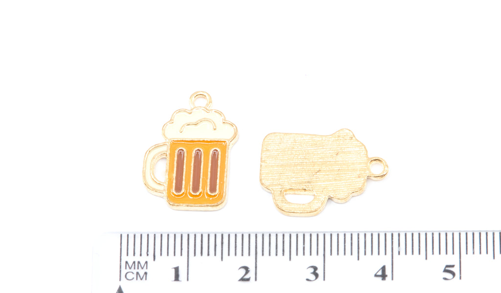 Two small gold-colored metal charms shaped like a beer mug shown next to a cm ruler on a white background.